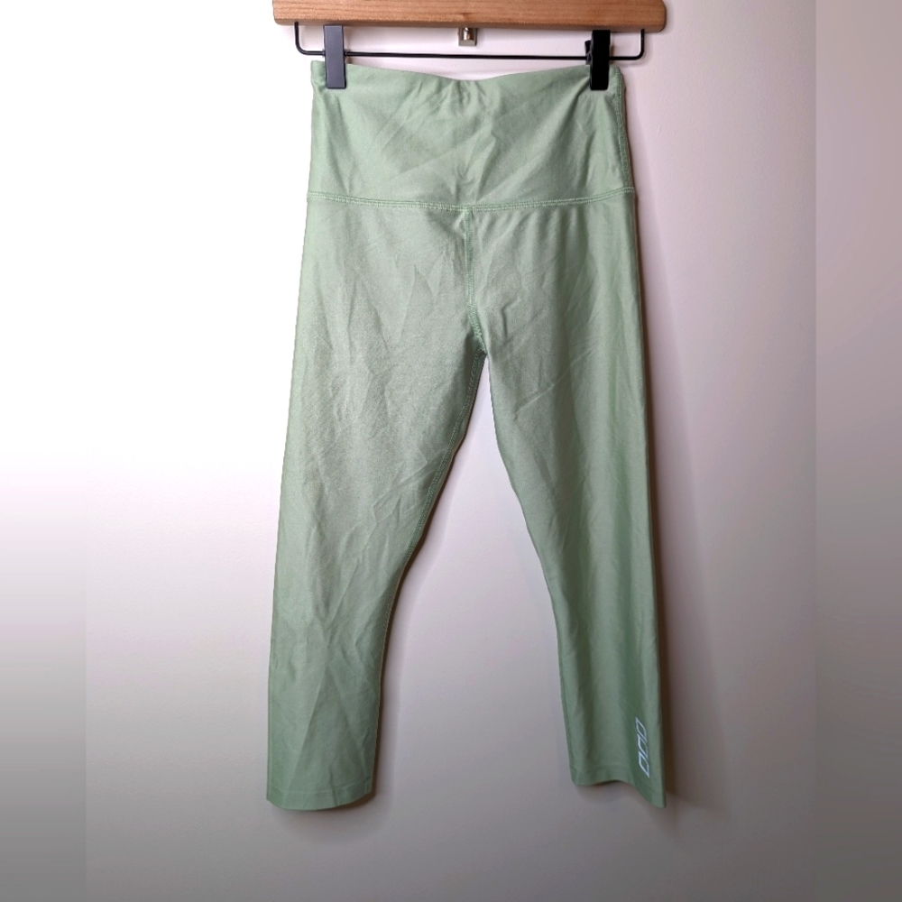 Lorna Jane Metallic Green Cropped Leggings | Size XS